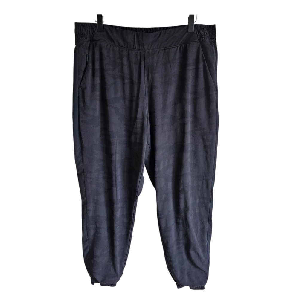 Athleta Black Camo Brooklyn Textured Lined Jogger Pants